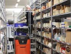 Le système d'étagères pour allées étroites Hi280